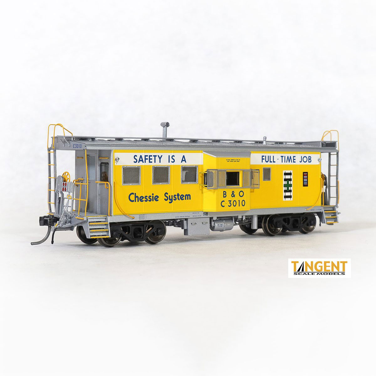 Tangent HO ICC I-18 Steel Bay Window Caboose Chessie System B&O "Gold Safety is a Full - Time Job" w/ Lights