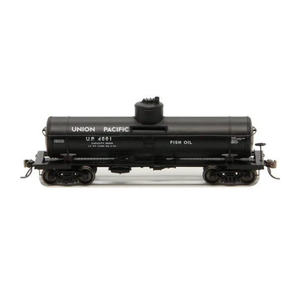 Intermountain HO 8,000 Gallon Riveted Tank Car Union Pacific
