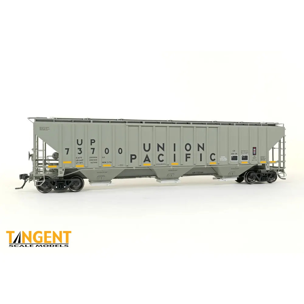 Tangent HO PS-2CD 4750 Covered Hopper Union Pacific "CH-100-28, Conspicuity Stripes"